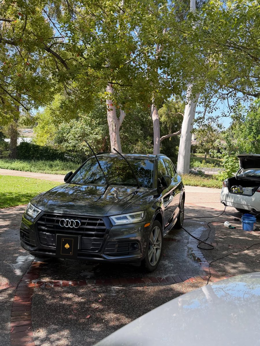 FredericTeqzlp's tweet photo. 2021 Audi Q5 Quattro with the Royal Flush package. Clay bar, steam-cleaned interior, and full exterior detail. German engineering deserves a proper finish. DM to book. https://t.co/1DG54IJzDB