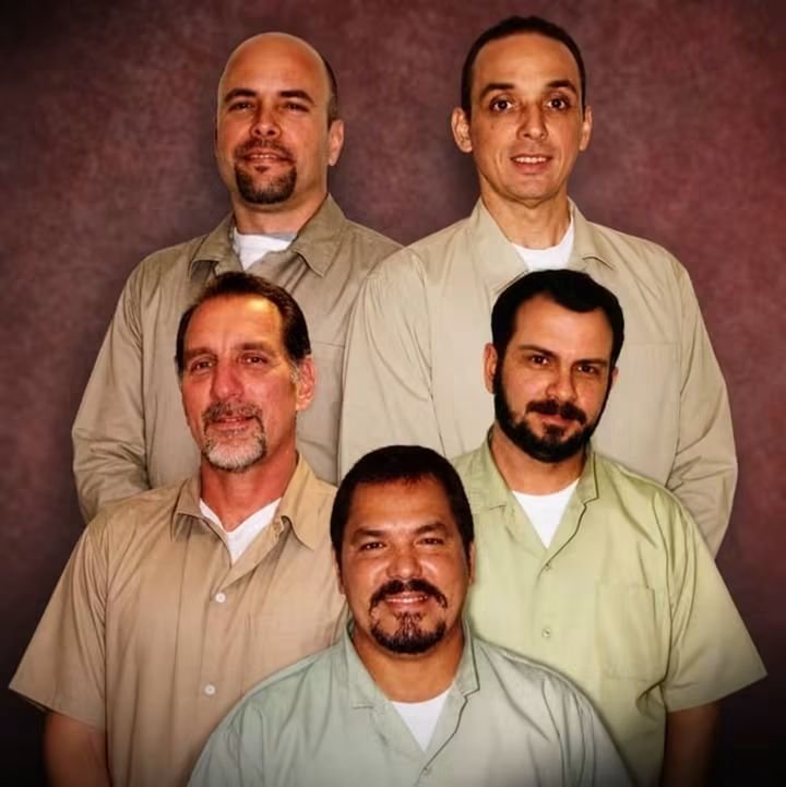 serg34485's tweet photo. El 12 de septiembre de 1998, Gerardo, Ramón, Antonio, Fernando y René fueron encarcelados por defender a su pueblo de actos terroristas.

Fidel lo dijo con certeza: "¡Volverán!" Y volvieron. https://t.co/2Xej0tFUXc