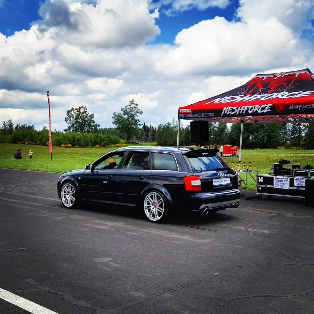 HaroldHeinnzug's tweet photo. Yesterday was @neshforce day at @flugmodustiefflug. My first Show &amp; Shine experience. No win, but an unforgettable day. My German was as bad as @jointhegoodlife’s English, but we made it work. https://t.co/zVzJ5VwnOm