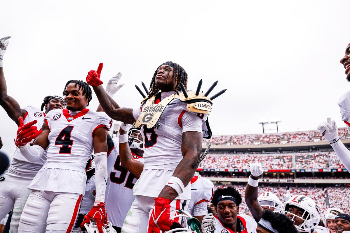 GeorgiaFootball's tweet photo. ALL DAWGS 📸 https://t.co/uAWBk2Ogs7