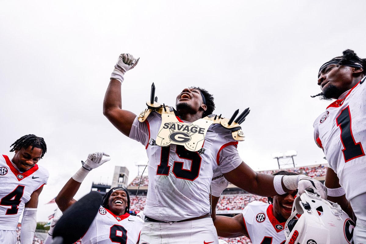 GeorgiaFootball's tweet photo. ALL DAWGS 📸 https://t.co/uAWBk2Ogs7