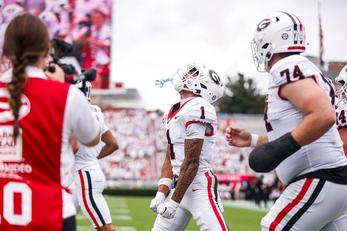 GeorgiaFootball's tweet photo. ALL DAWGS 📸 https://t.co/uAWBk2Ogs7