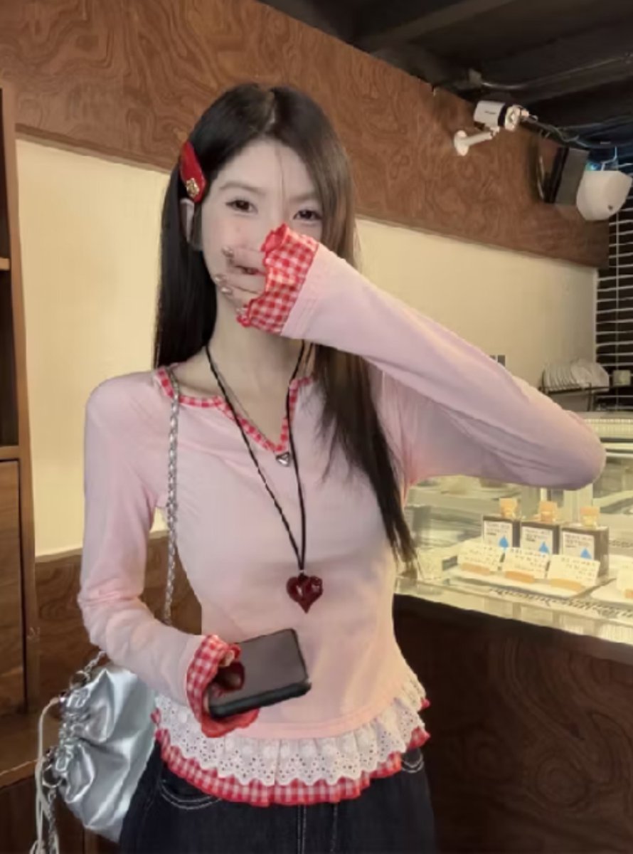 pinklycheekoe's tweet photo. 💸IDR 98k (⭐️4/8)

cotton blend lembut + stretchy, slim fit dan bikin siluet badan pwetty.

https://t.co/bIszOdD6vM https://t.co/KWMlCqugxY