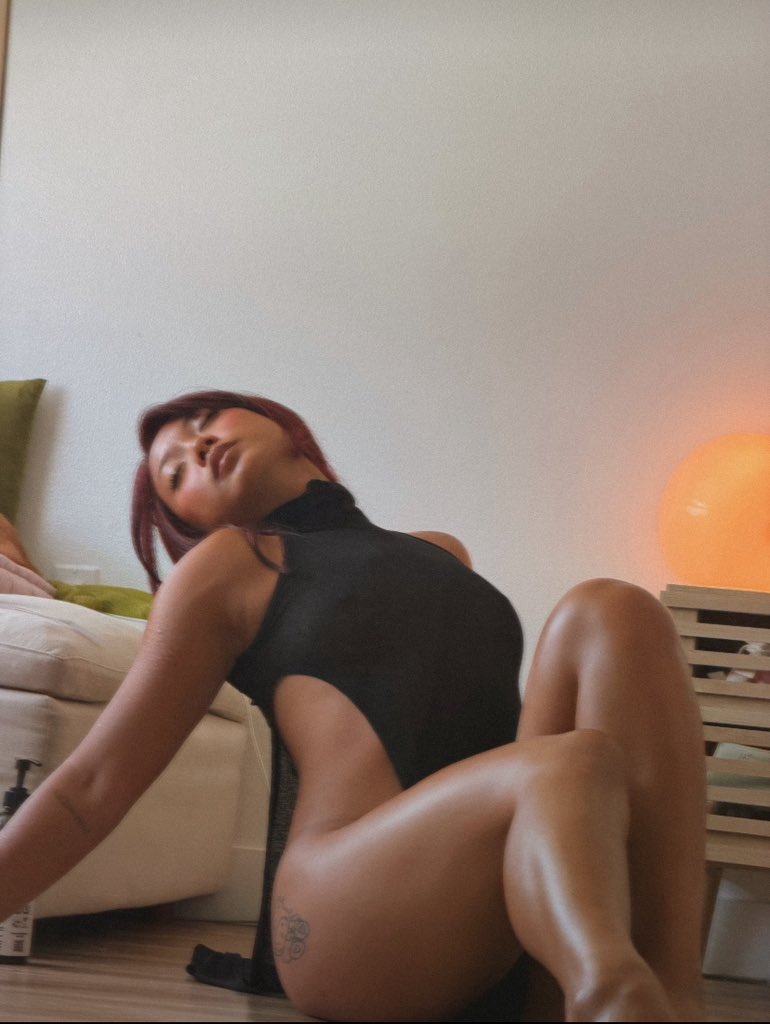 sheismei2_'s tweet photo. Hmu on telegram if you down to FaceTime or sext rn, link on bio

#nsfwtwt #nsfw #lowlvl #facetime #sext https://t.co/EPqmxnVuVu