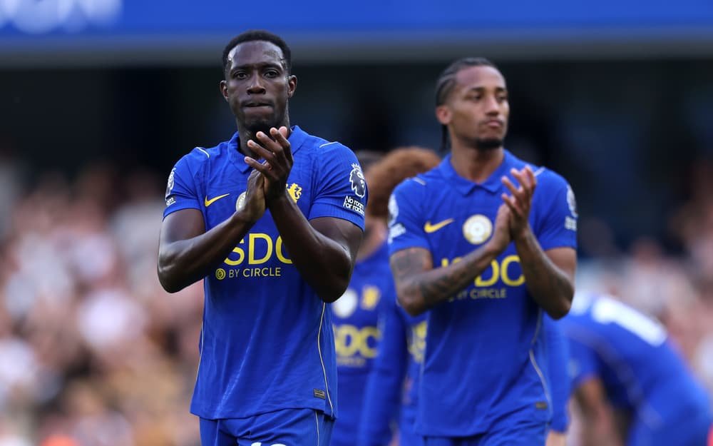 Blue_Benchmark's tweet photo. I think we understood against Arsenal that we’re not fighting for the title. We don’t have the squad for it, especially in defence and midfield.

We cannot compete with Arsenal and Man City this year. Just look at their midfields, man. Almost every backup midfielder in those two squads walks straight into our starting XI.

Our fight is with Liverpool, Man United and the teams around that level. Top 5 should be the objective, and honestly, that would be a success.

So the draw against Hull? Not the end of the world. It’s still early, we’re still without Caicedo and Palestra and Xabi is still building.

What does piss me off is how much we sabotaged our own season by not signing a midfielder. We wasted valuable time setting stupid deadlines for clubs, only to not even stick to those deadlines ourselves.

But it is what it is. Let’s be realistic, lower the unnecessary pressure and focus on what this team can actually achieve.

Top 5. That’s the fight. 

Prove me wrong Chelsea.