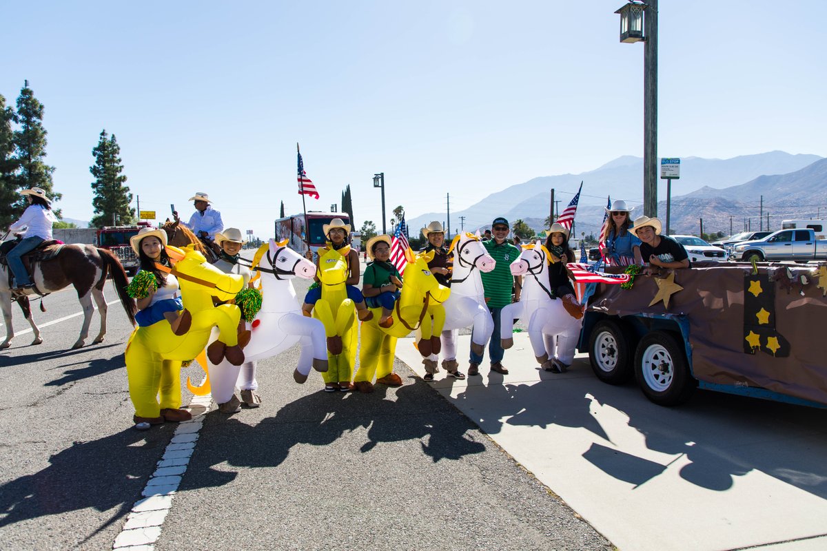 BanningUSD's tweet photo. 🐎 Banning USD showed up for the Stagecoach Days Parade! 💚💛
Students, staff, athletics, performing arts, Cadet Corps and schools from across the District came together to represent Banning USD along Ramsey Street. Proud to be part of the Banning community! #BanningUSD https://t.co/jT5o5zzK1b