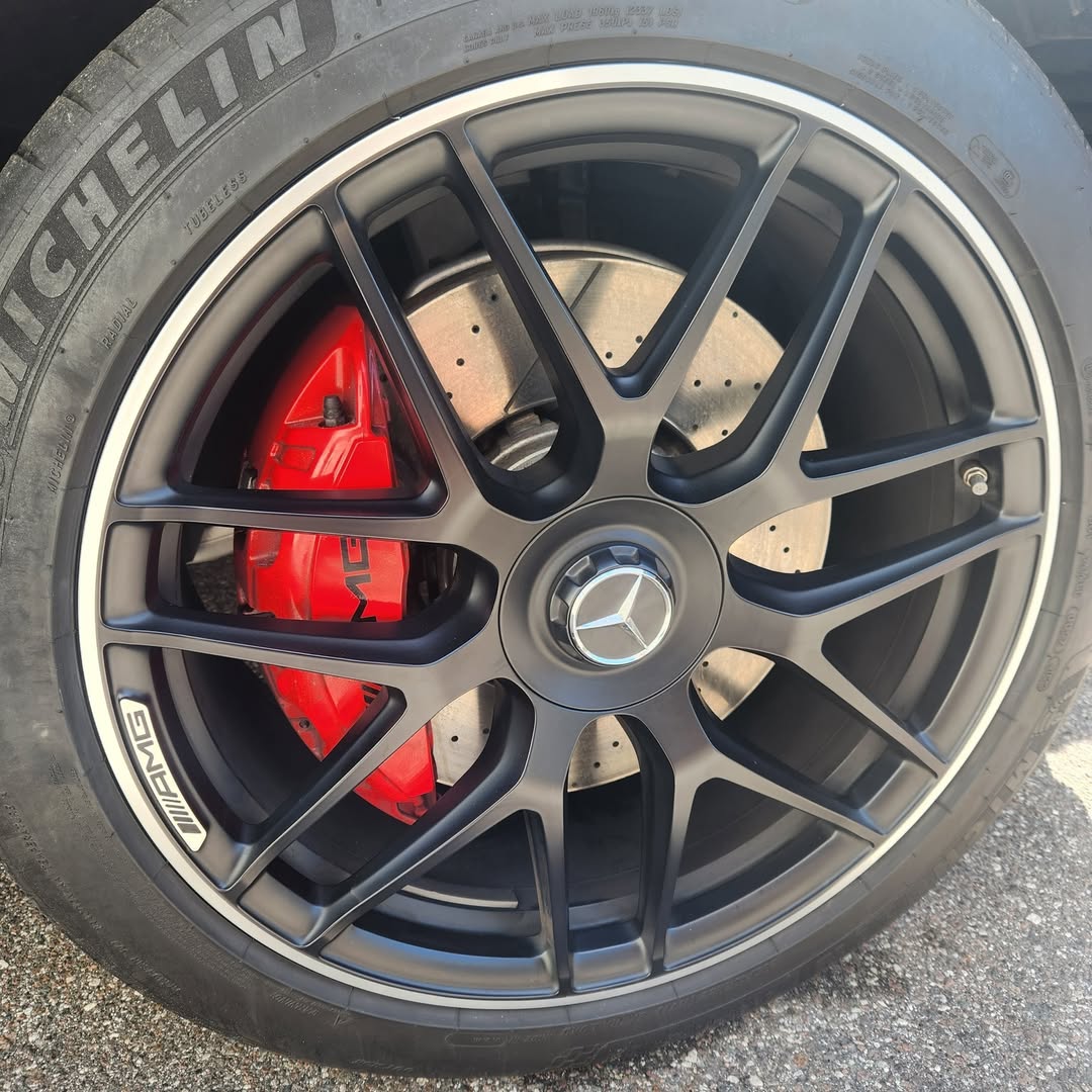 DuncanAitoga's tweet photo. Life happens. Wheels meet curbs. We make the damage disappear. Caliper painting, wheel and rim repair, powder coating, tires, parts installation, and more. In-shop in Tarpon Springs. Mobile service available across Tampa Bay. DM or call/text https://t.co/aKrOvQ6nK9