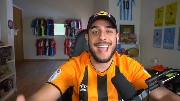 Andrslv81876392's tweet photo. La única explicación posible ante el buen momento del Hull City: https://t.co/81LNPvojOS