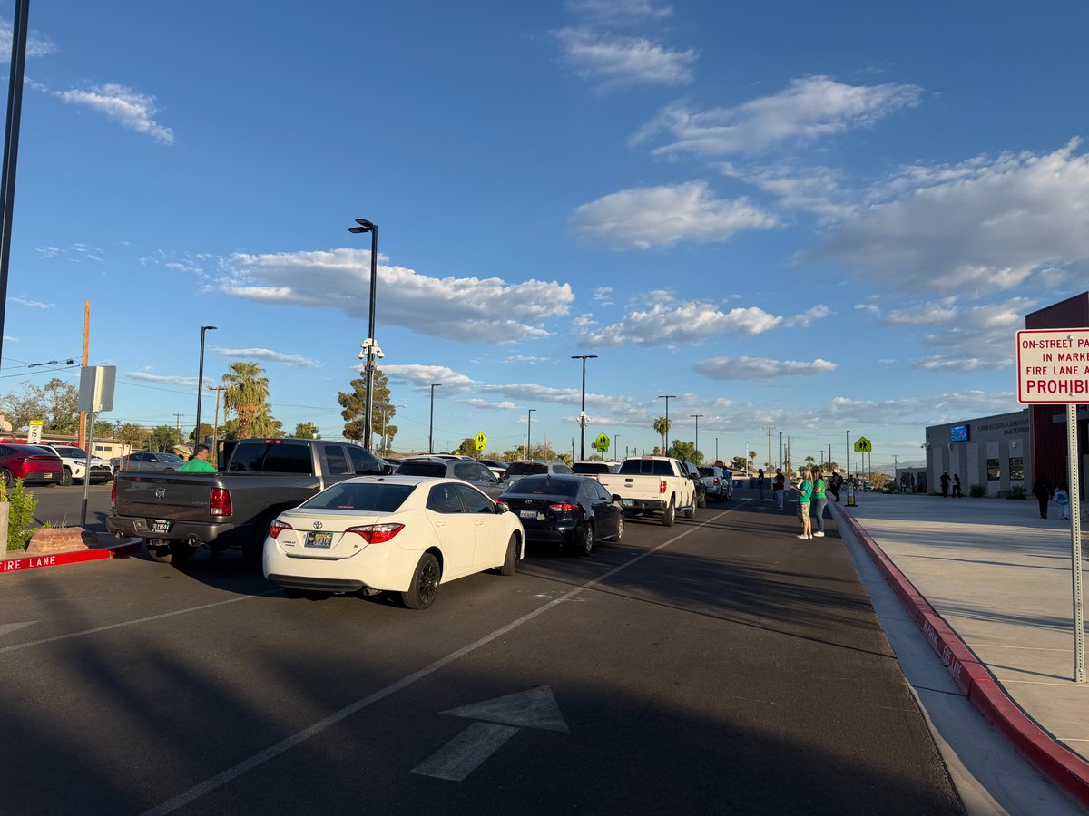 LauraDearingES's tweet photo. We love doing Car Line!!! https://t.co/fdtHWY7z43