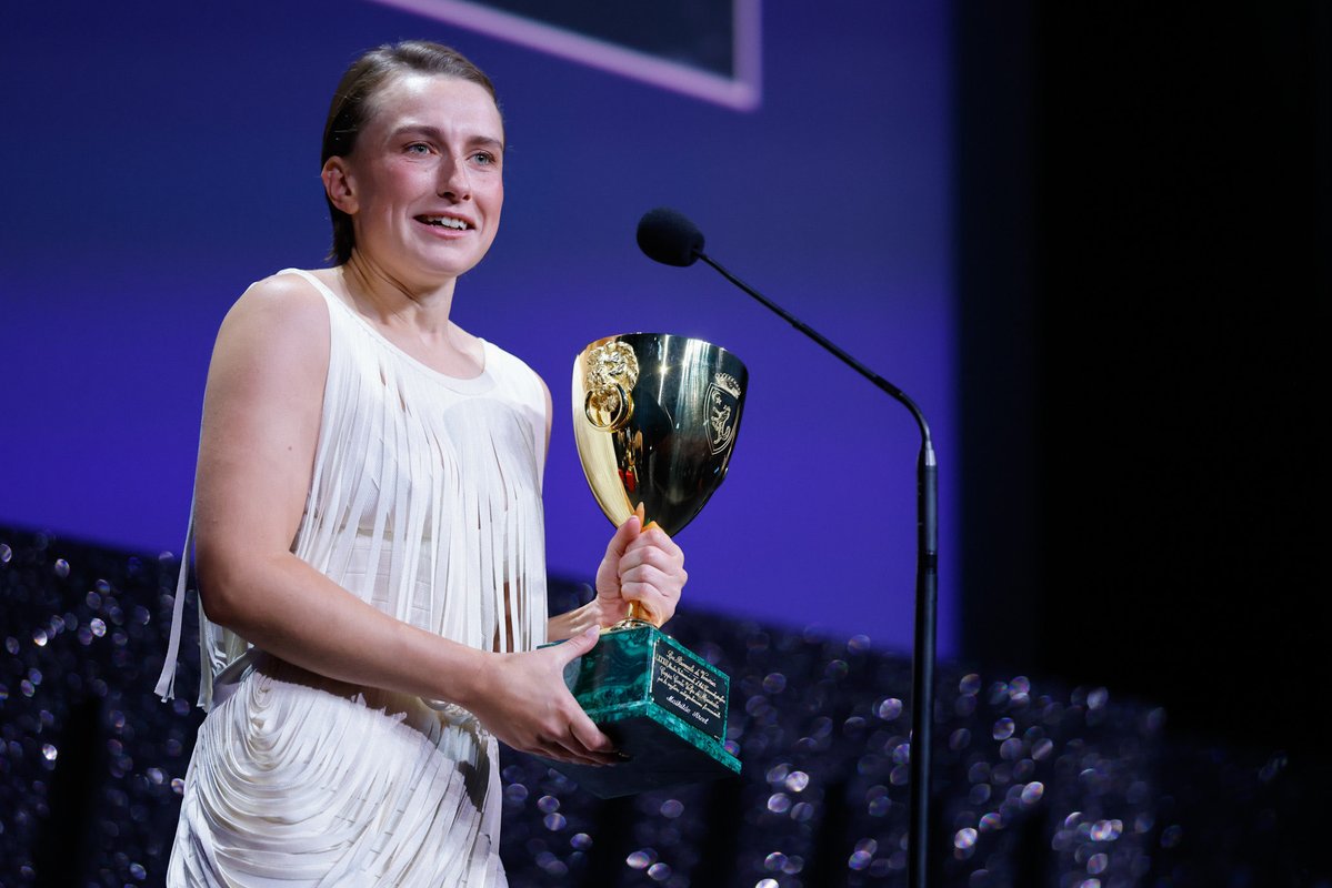 la_Biennale's tweet photo. #BiennaleCinema2026 #Venezia83 Coppa Volpi per la migliore attrice / Coppa Volpi for Best Actress: #MathildeArcel in KVINDE UKENDT (WOMAN UNKNOWN) di/by #MayElToukhy https://t.co/vanXWtfOz4