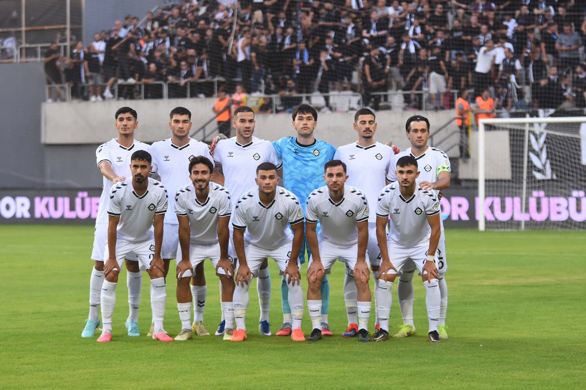 EgeEnginTV's tweet photo. 20 yaş ortalamalı, Salı günü kulübüne kayyım atanacak, tüm imkânsızlıklara rağmen tamamı altyapıdan çıkmış, pırlanta gibi, son ana kadar mücadeleden kopmayan Altay kadrosu bırakalım şuraya.🧿 https://t.co/qaDkB40lbu
