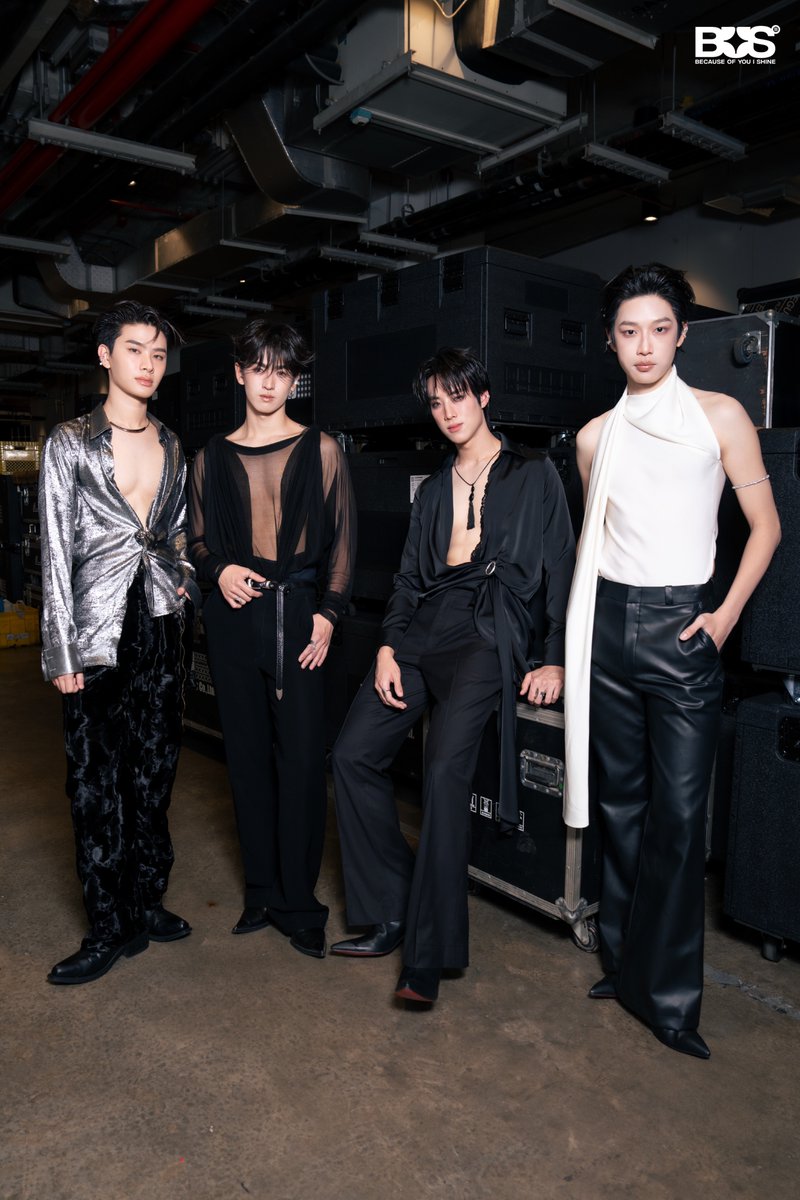 BUS_SONRAY's tweet photo. 📸 เก็บภาพของพวกเราจากใน Fashion Show จากแบรนด์ #EXHIBIT ที่งาน MChoice &amp; Mint Awards 2026 มาฝากครับ 〰️

#MchoiceMintAwards2026xBUS
#MchoiceMintAwards2026
#BUSbecauseofyouishine https://t.co/Obogkbpf6C