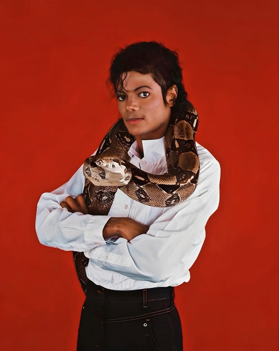 Sound_Scrape's tweet photo. Michael Jackson with his Pet Boa Constrictor named ‘Muscles’ (1987) https://t.co/KONaPZW4ZQ