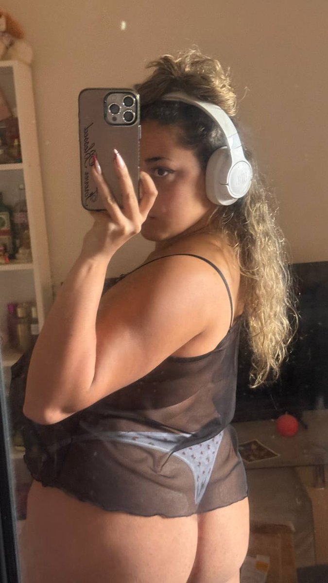 Erturul9ae4's tweet photo. Be honest... do men still find women without tattoos attractive these days? https://t.co/zcRntzZt2x
