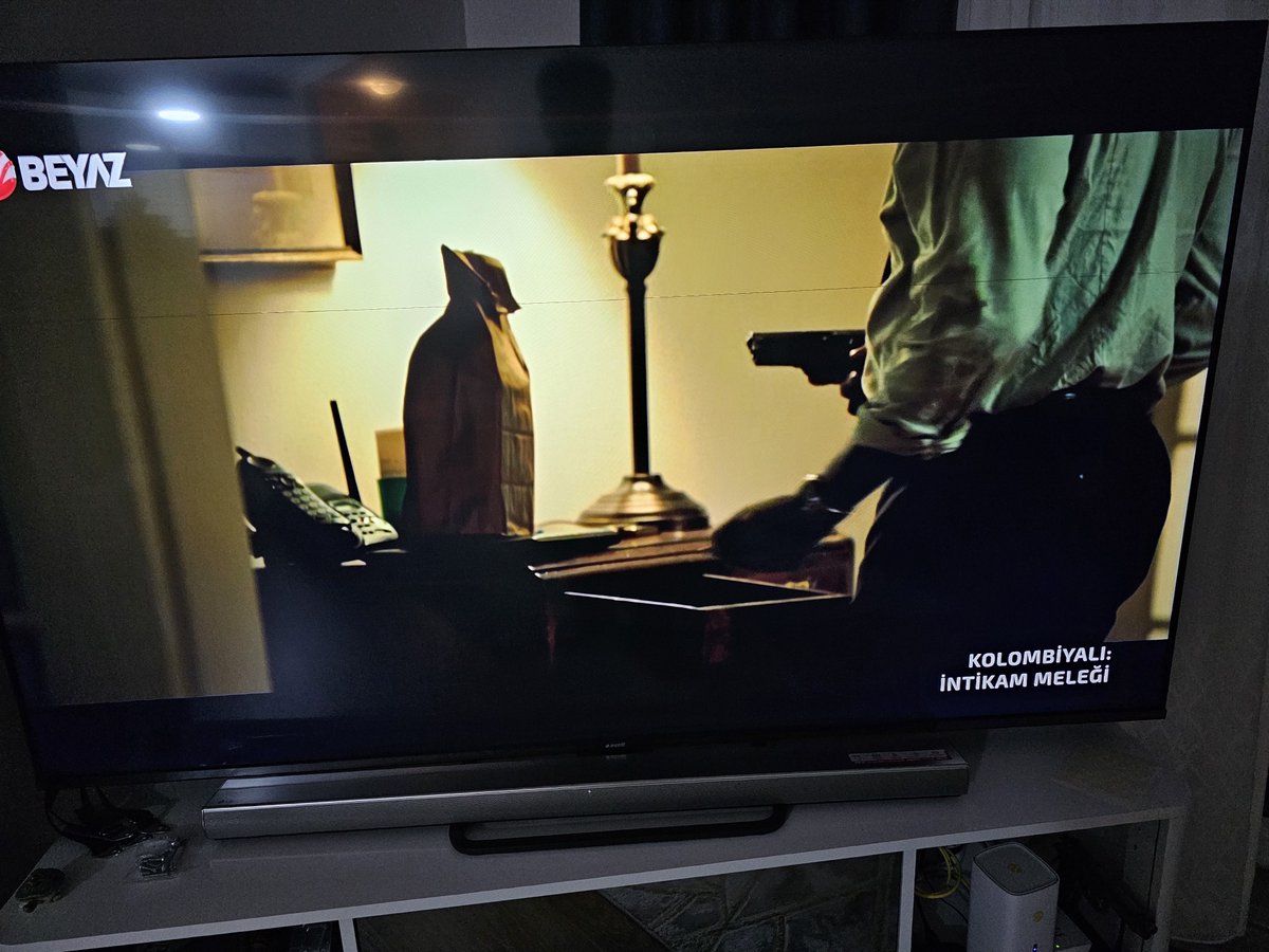 DeliSleyman46's tweet photo. @arcelik 
@ArcelikDestek 
@Arcelik_TR ücretini daha yeni ödediğim 75" 70 bin TL lik arçelik tv nin ekranında baştan sona kadar çizgi oluştu. Buzdolabı arızası için gelen yetkili servis peraoneli *arçelik in ürettiği ürünlerin %20 sinde sorun vardır* demişti.Adam haklıymış vallahi https://t.co/Y6pBUHADqM