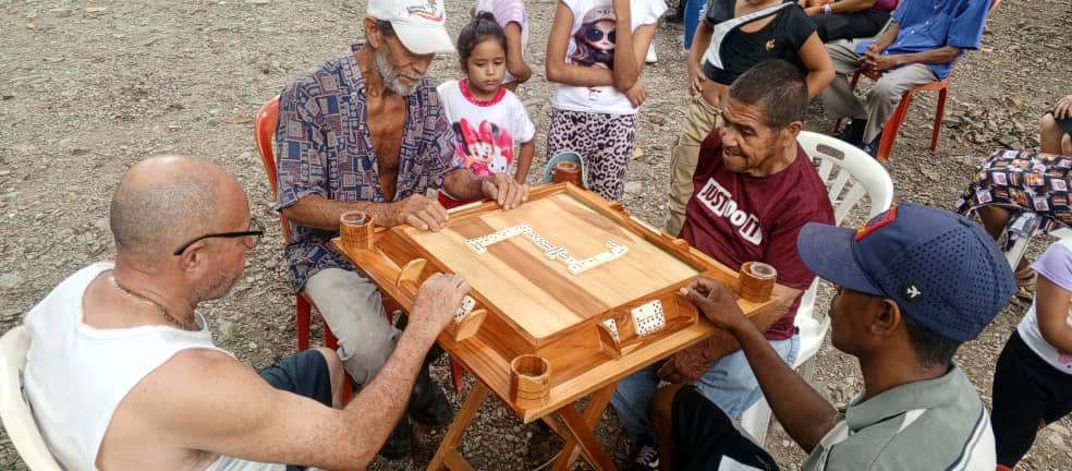 regulolacruz's tweet photo. #12Sep Con el objetivo de asegurar el acceso directo y gratuito a servicios esenciales de salud y bienestar, llevamos a cabo una Jornada de Atención Integral dirigida a las familias de Curiepe. 
@delcyrodriguezv @johanitakenpo @GobLasTejerias https://t.co/yp16nqTbXD