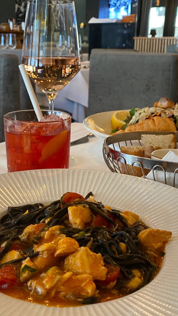 Wiktoria08291's tweet photo. Life needs a splash of color—like black squid-ink pasta and the rosy glow of a gentle buzz✨ https://t.co/W5rDkqa3lo