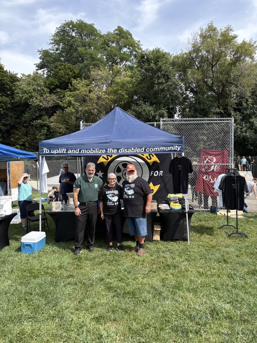 TownCouncilPete's tweet photo. Frumpfest is happening now at Young’s Field Skatepark area! 
Music, Adaptive Athletes performing, food, drink, vendors and more! 
Thank you to Tom, Mia, Bob, the Board and all the volunteers for keeping Shawn’s dream alive 
Please stop down and check out these amazing athletes! #NewMilfordCT @nmgreenwave