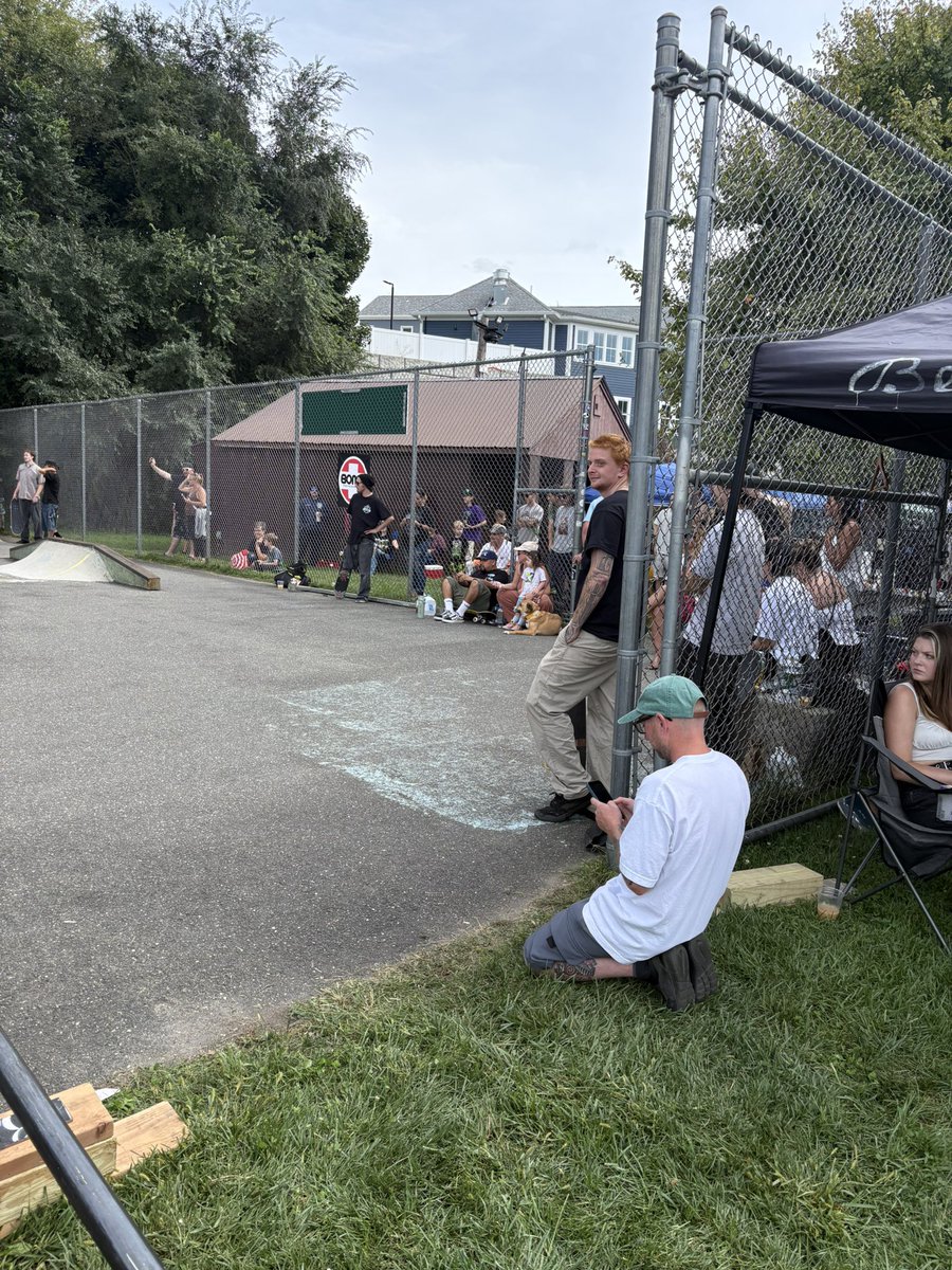 TownCouncilPete's tweet photo. Frumpfest is happening now at Young’s Field Skatepark area! 
Music, Adaptive Athletes performing, food, drink, vendors and more! 
Thank you to Tom, Mia, Bob, the Board and all the volunteers for keeping Shawn’s dream alive 
Please stop down and check out these amazing athletes! #NewMilfordCT @nmgreenwave