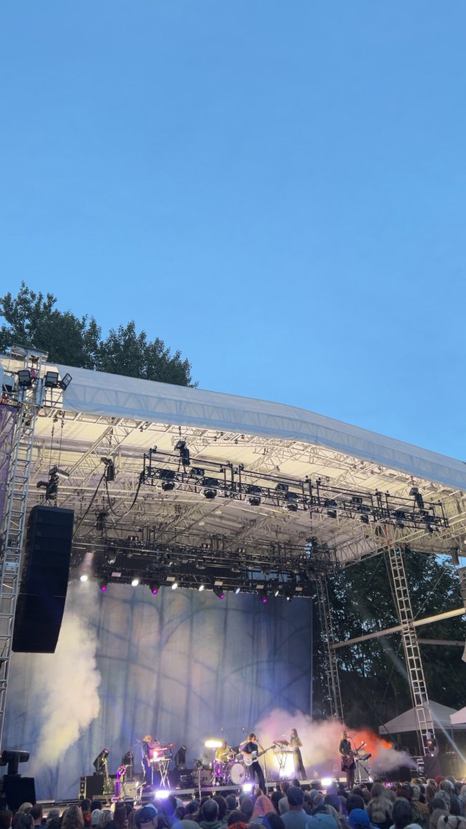trevvhull's tweet photo. Liz Phair &amp; Sleater Kinney
@ Edgefield 9/11/26 https://t.co/874kqHWR8s