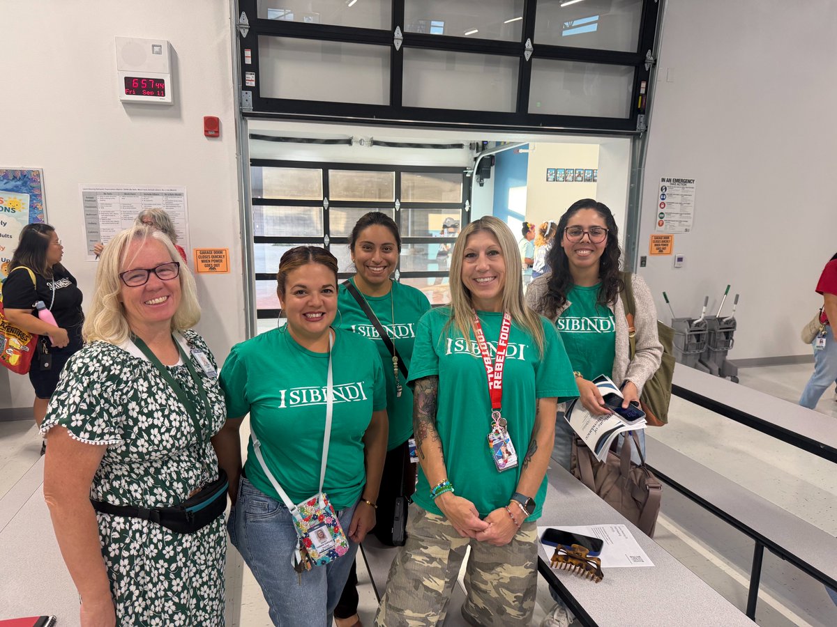 LauraDearingES's tweet photo. Our Third Grade Team Representing the Isibindi House!! Which house are you in?  #ronclarkacademy #RonClark #isibindi #ClarkCountySchoolDistrict https://t.co/ejAc3YimbT