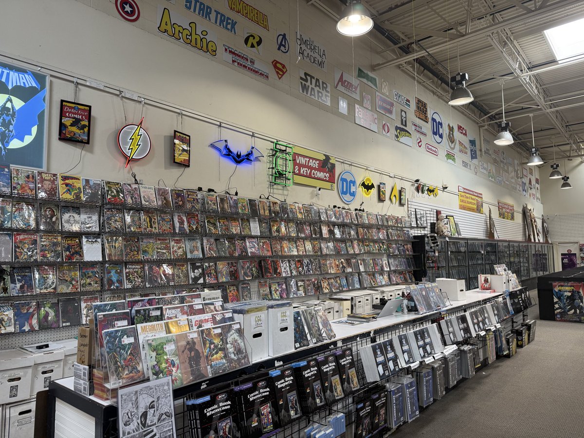 BigMetalBoss's tweet photo. Here at my absolute favorite comic book store ever. HEROES & FANTASIES in San Antonio Tx!
When it comes to comics absolutely no one else has the back issue inventory and key comic selection they do.
#ReadComics https://t.co/4XADAcUcSS
