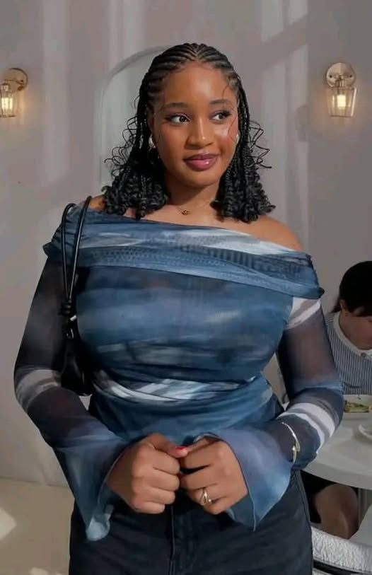 EdwinJinka's tweet photo. Don't be excited when she's telling you about the Men asking her out....
When she's always doing that, she's communicating two things.....
1.. "I'm still wanted by lots of dudes out there, you better treat me like the queen I feel I am else, immediately you feel you can't give me what I want, I'll go, I have better options.."
Creating an unnecessarily sense of value and self worth.
2 ..." The guys I'm telling you that they are disturbing me are the guys I'm most likely to go with after you, or cheat on you with.."
If she's constantly telling you about the dudes asking her out, it's a big red flag, she's not into you.
It's actually irritat!ng!
Who's that vvoman that no Man would never disturb or ask her out regardless of the fact that she's in a relationship?
If she's only been asked out by the Abokis or small small boys that sells water round streets with no shoes on their foots, would she be bold to always talk about it?
Her sole responsibility is to turn them down silently until they began threatening her Life... that's when she should open up.
If she's into you...
She wouldn't want you to know. Not because she wanna run stuffs behind you...N0...
She wouldn't want you to feel disturbed unnecessarily because she can handle and she's handling it.
Don't keep or entertain vvomen that derive pleasure in bruising your ego daily and getting to blackmail you emotionally in the name of reporting Men that are asking them out to you.
It's non of your business.
Everyone should learn to handle disturbance outside marriage or relationship maturely until it becomes threatening.
If she's into you.... she'll halt all disturbances without your notice and stick and stay.