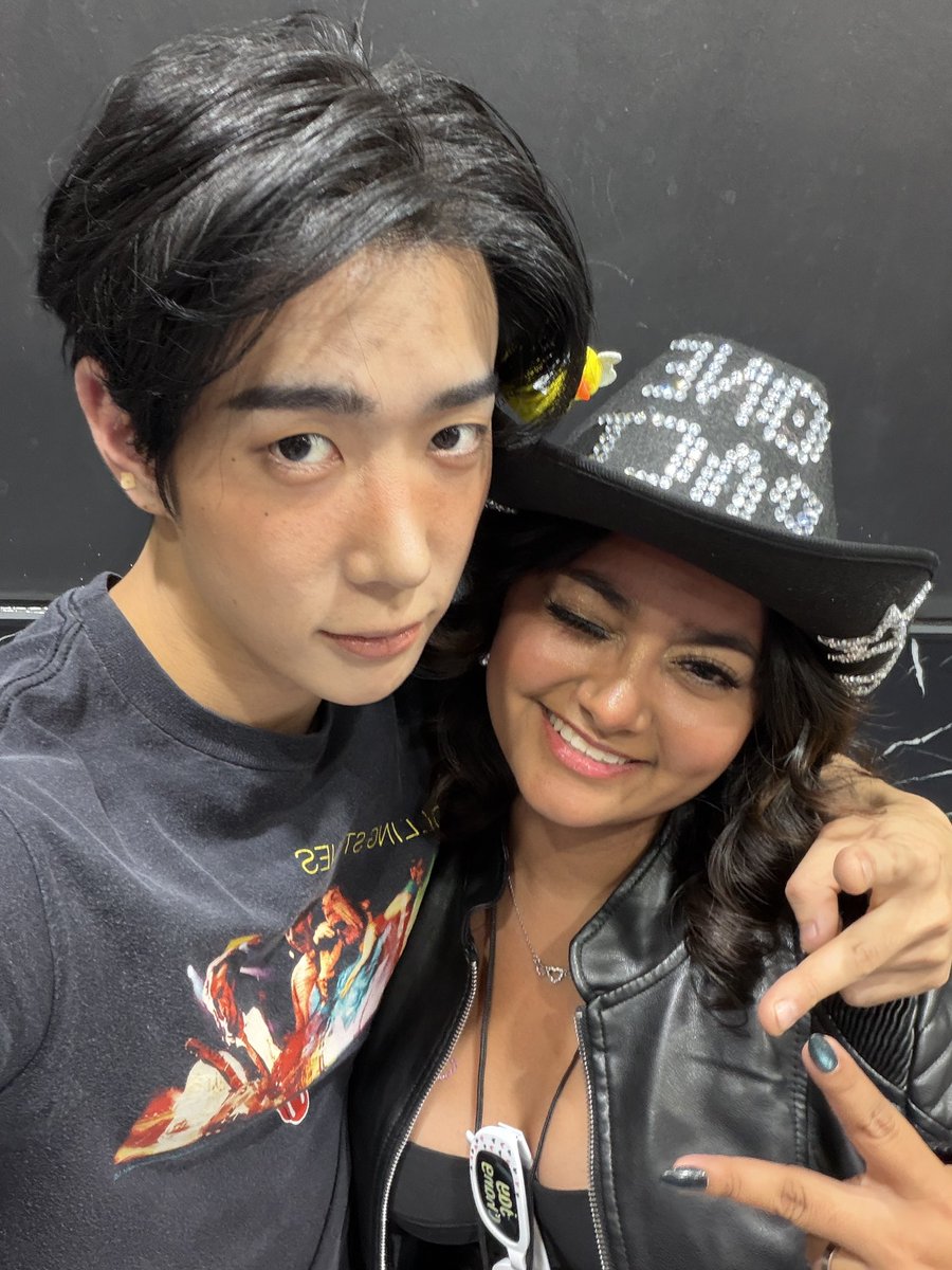 yu_prez's tweet photo. Selfies…
Part 1

@onepact_
#ONEPACT #원팩트  #ONEPACT_OUTSHINE #ONEPACT_OUTSHINEMEXICO https://t.co/vPm7JNzQVC