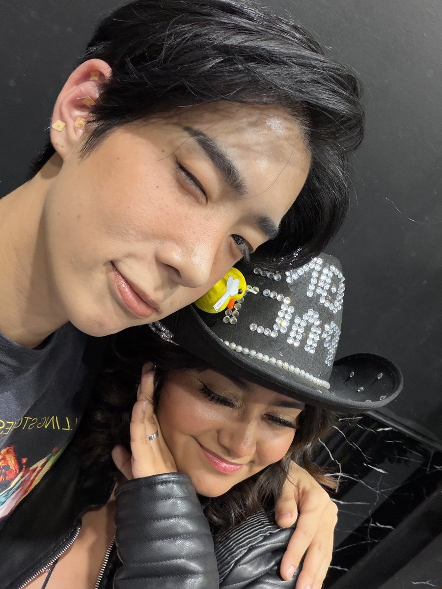 yu_prez's tweet photo. Selfies…
Part 1

@onepact_
#ONEPACT #원팩트  #ONEPACT_OUTSHINE #ONEPACT_OUTSHINEMEXICO https://t.co/vPm7JNzQVC