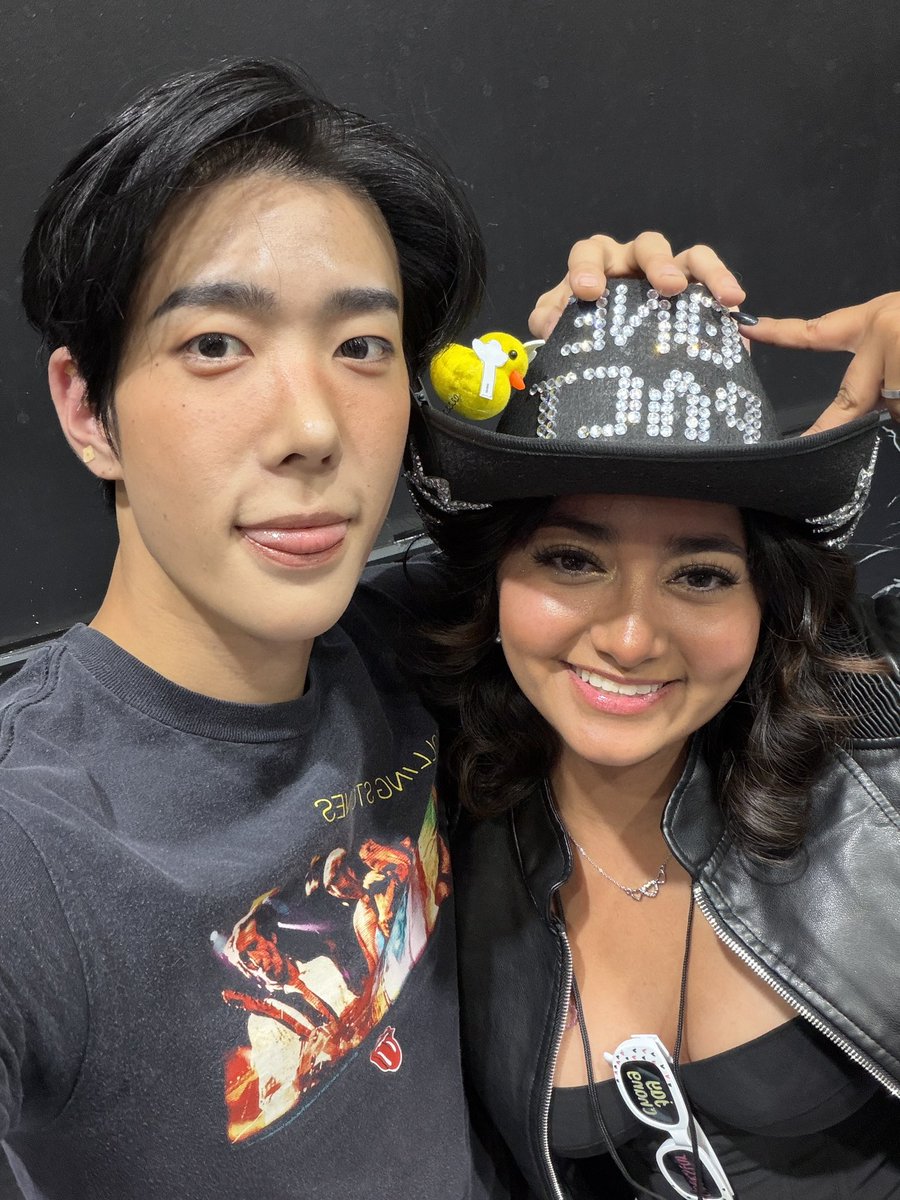 yu_prez's tweet photo. Selfies…
Part 1

@onepact_
#ONEPACT #원팩트  #ONEPACT_OUTSHINE #ONEPACT_OUTSHINEMEXICO https://t.co/vPm7JNzQVC