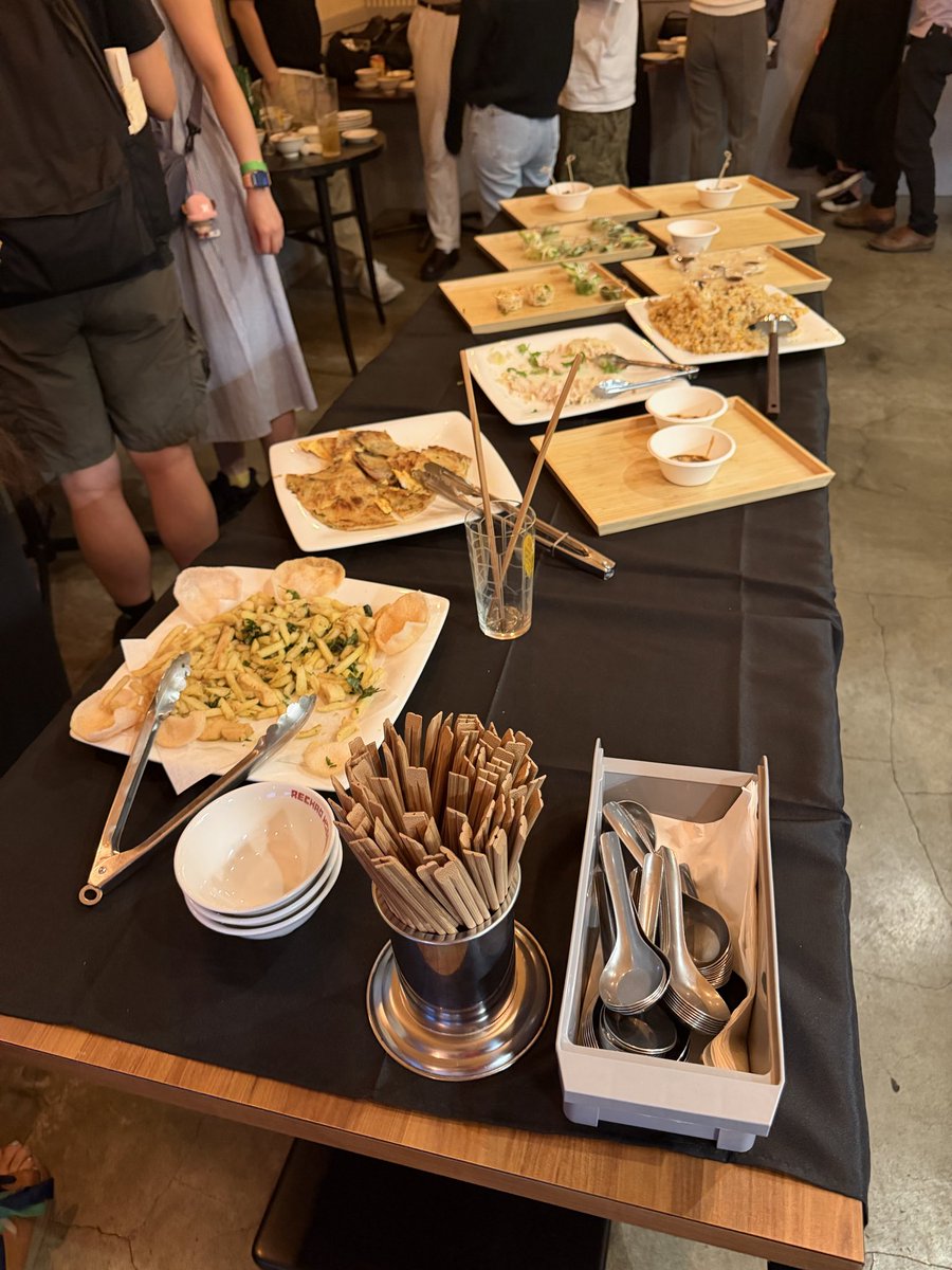 RoadYaki29's tweet photo. 赤坂の台湾料理にて9/12日限定で臭豆腐食べられるイベント行ってきたんだけど美味しかったな🥺また食べたいな🤤食べ放題で蔥油餅に台湾の胡椒かけてあったの⭕️甜不辣もちょっとしかなかったけど食べられて⭕️ https://t.co/DSTI6b9Wai