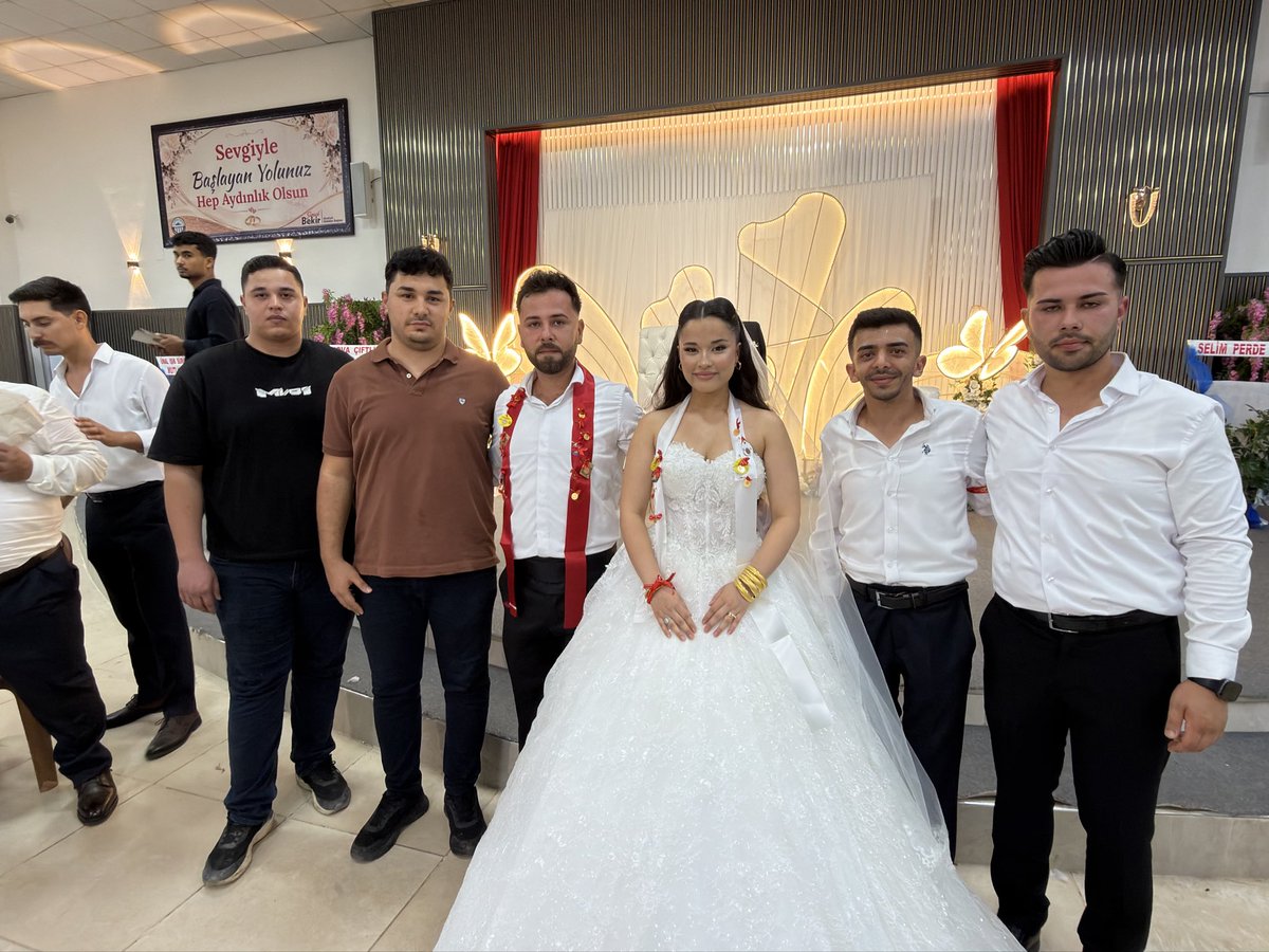 akgenckaraisali's tweet photo. 📍Karaisali belediye düğün salonu 
İlçe Gençlik Kolları Başkanımız Sn Yunus Emre Güçlü belediye meclis üyemiz Sn  Gülhan kasap ve yönetim kurulu üyelerimiz Kağan kara ve Başak özdal kardeşlerimizin düğün merasimine katılarak mutluluklar dilediler hayırlı uğurlu olsun https://t.co/hoVaoKVNaE