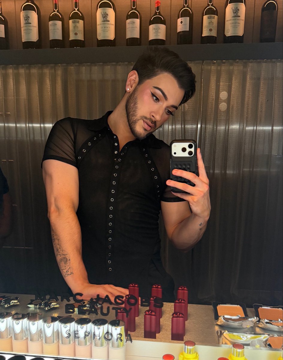 MannyMua733's tweet photo. hiii https://t.co/PHc5WbWttT