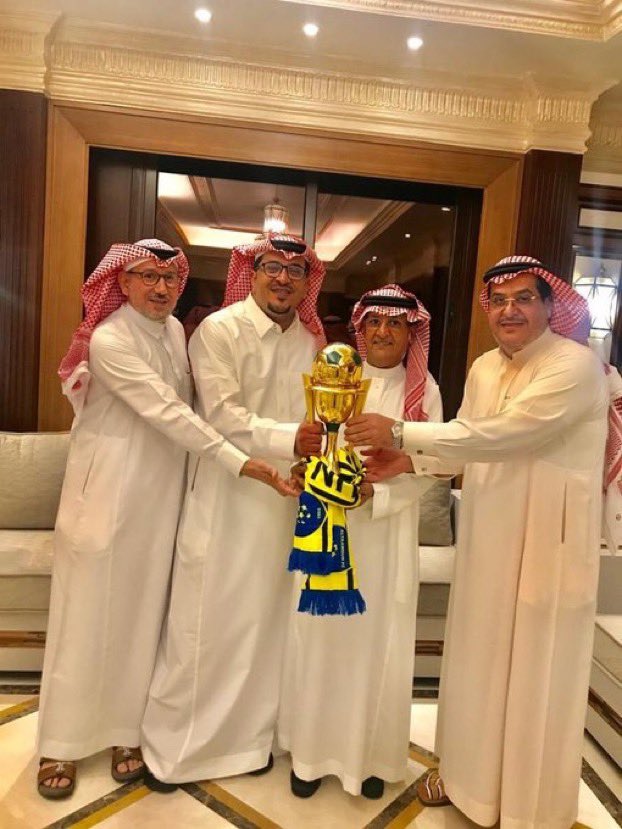 Khajlad's tweet photo. فريقكم يعاني من ازمة،

ازمة بتدمر كل ماصُنع في #التعاون خلال مامضى،

ازمة أنتزعت اسم التعاون من التعاون ، 
وهدمت كل مايمثل العاشق بالتعاون.

جمهور التعاون امانة بأعناقكم، 
ارجوكم انقذوا ماتبقى من التعاون .

@A_Alhumiad @Alomarysulaiman @FahadAlMohimeed https://t.co/MWF6byJxPs