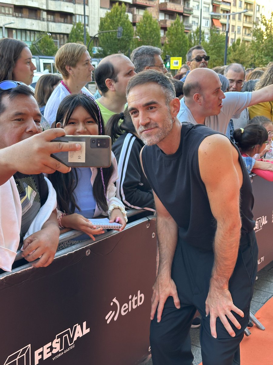 euskaltelebista's tweet photo. 📸🧡 #ARGAZKIAK: #FesTVal #Gasteiz-ko Telebista Jaialdiak Itxiera Gala ospatu du larunbat honetan, irailak 12, Arabako hiriburuko Europa Jauregian
🤩 Aurten ere #EITB-ko ordezkaritza zabala izan da han, baita alfonbra laranjan ere
@FesTVal @EITBofiziala #garena https://t.co/ca4SFrfruV