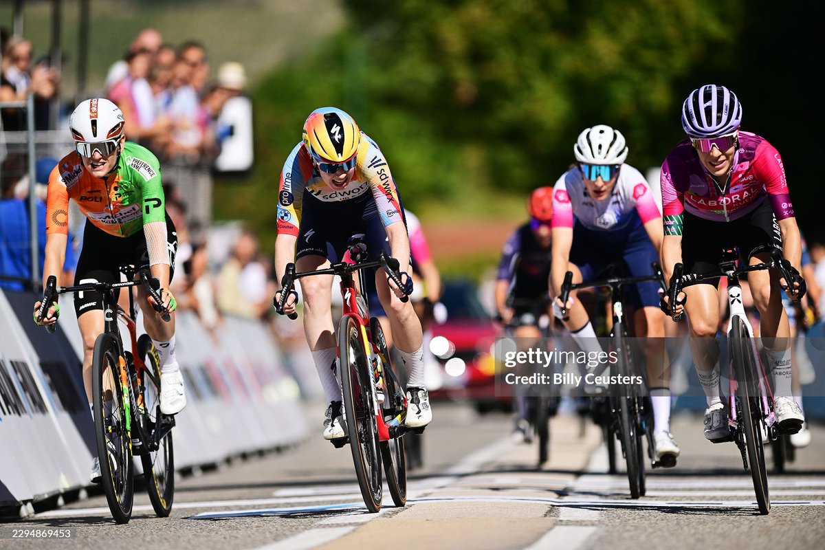 Bredeworld's tweet photo. Moving on to some good news from today:

Nienke continues to shine in France! 🌟

A strong 5th place on Stage 3 moves her up to 5th in the GC ⬆️

Things also look nice in the white jersey fight, where she's 2nd now, just 7 seconds back 🤏

Final day tomorrow! 🍿

#FaunTourFemmes https://t.co/z3b2C9HCxQ