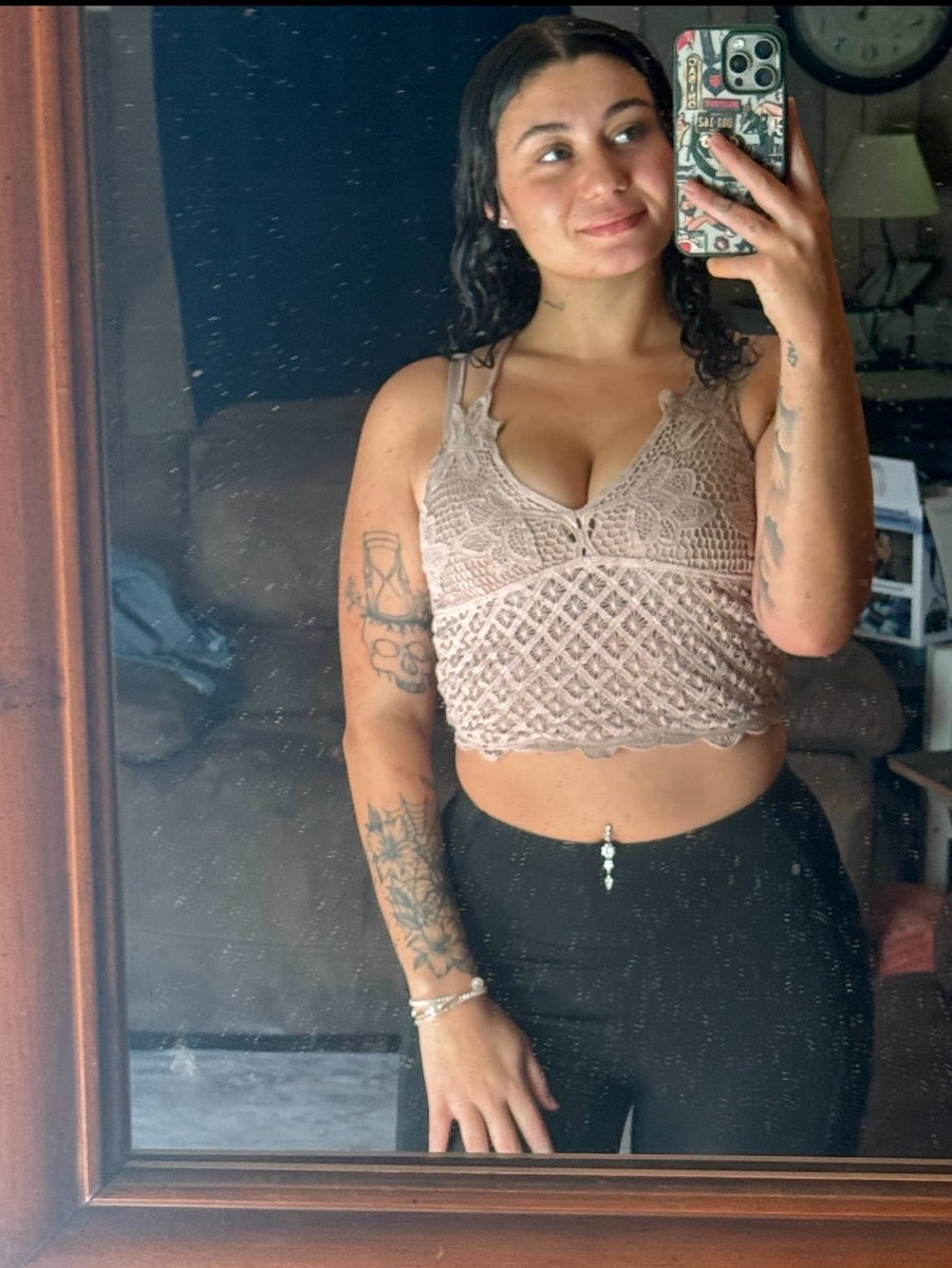 ursugkay's tweet photo. come hangouttt😚 link in bio https://t.co/QEvyatp9Hv