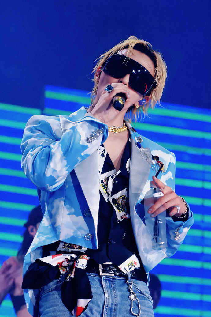 WhiteTamar1's tweet photo. Nothing can stop me, I'm all the way up 
#GDRAGON #bigbang metlife ✨ aura https://t.co/kkTDiMPA5o