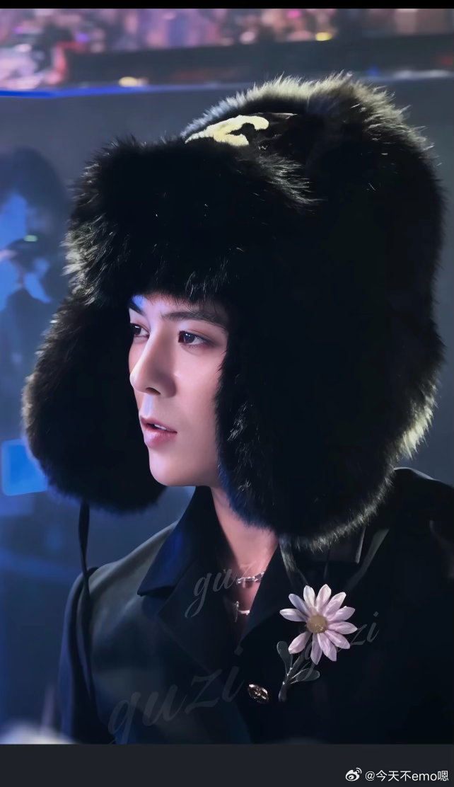 WhiteTamar1's tweet photo. Nothing can stop me, I'm all the way up 
#GDRAGON #bigbang metlife ✨ aura https://t.co/kkTDiMPA5o