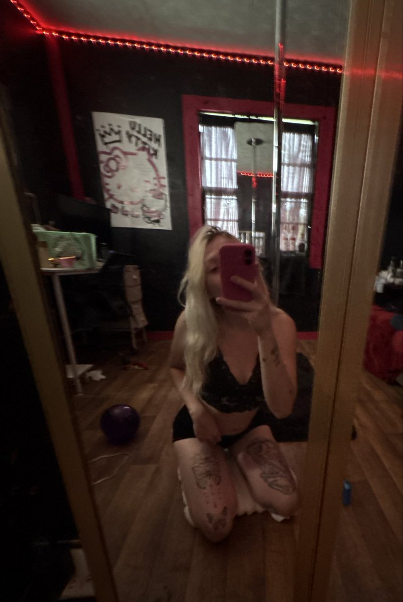 itsrainluxx's tweet photo. Dressed like your favorite bad decision. 🖤😫👀……. #cute #content #ass #BlondeHairDontCare #youngmilf #milf https://t.co/DIPZjJMAOY