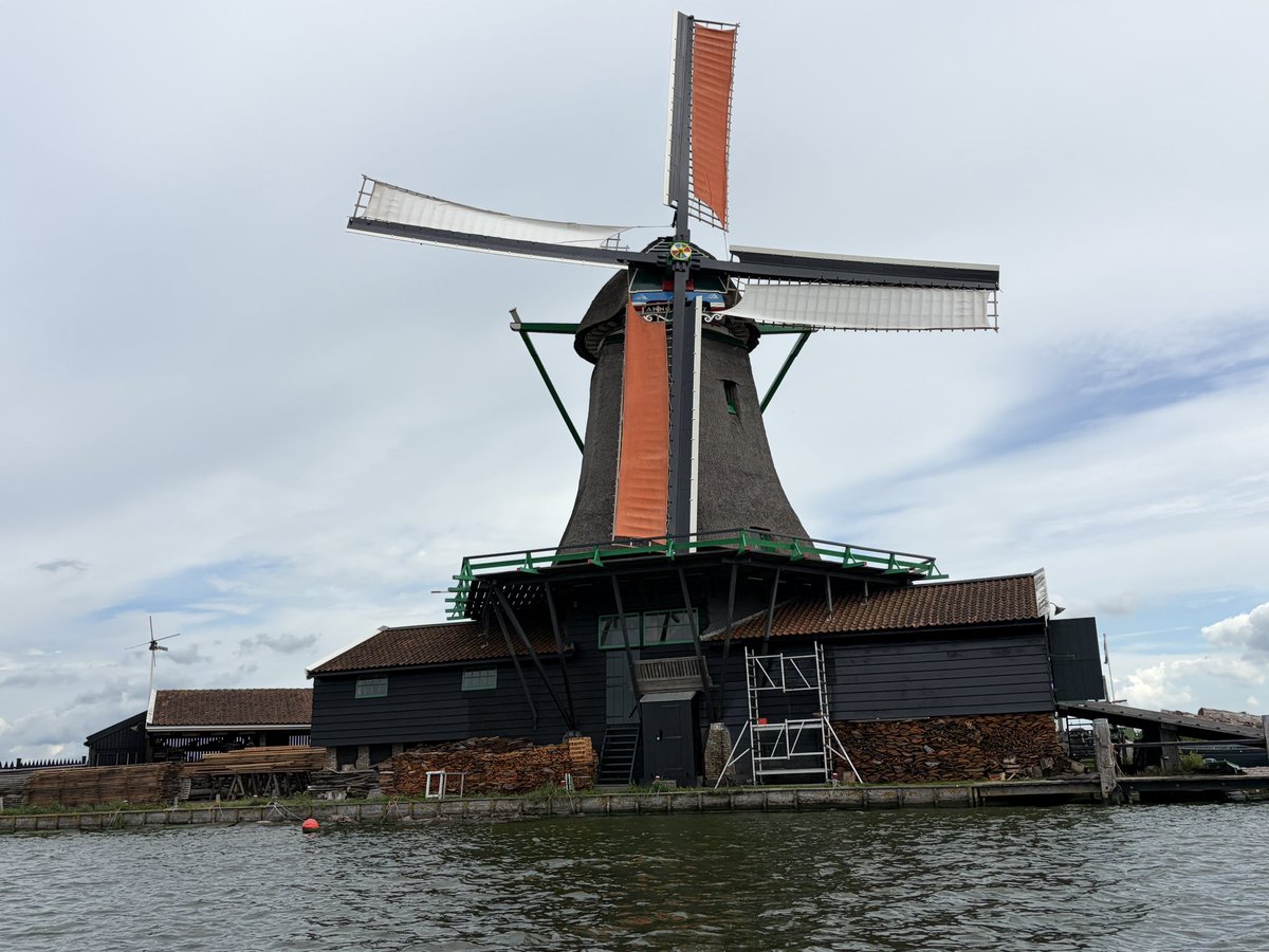 kleinkraakie's tweet photo. Was gisteravond weer een gezellig feestje bij de Cono of niet @Jakob_Blaauw
En vandaag toerist in eigen land gespeeld bij de Zaanse Schans
#Cono #Beemster https://t.co/clWdrA1eNa