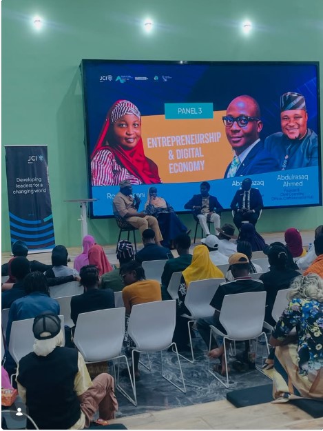 SharzarXXV's tweet photo. From KGDE seminar earlier today to a Live class on Product Design with Betechified

No better way to spend a weekend

Thanking @KGDE_2026 &amp; @BeTechified for the impactful sessions. https://t.co/d5hPX3Snu9