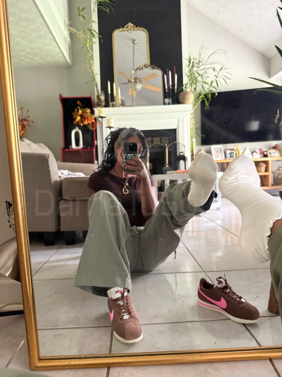StormSocks's tweet photo. Day one wearing these white ruffled ankle socks and the prints are starting 😁 (available) https://t.co/L6rbG1Gnwy