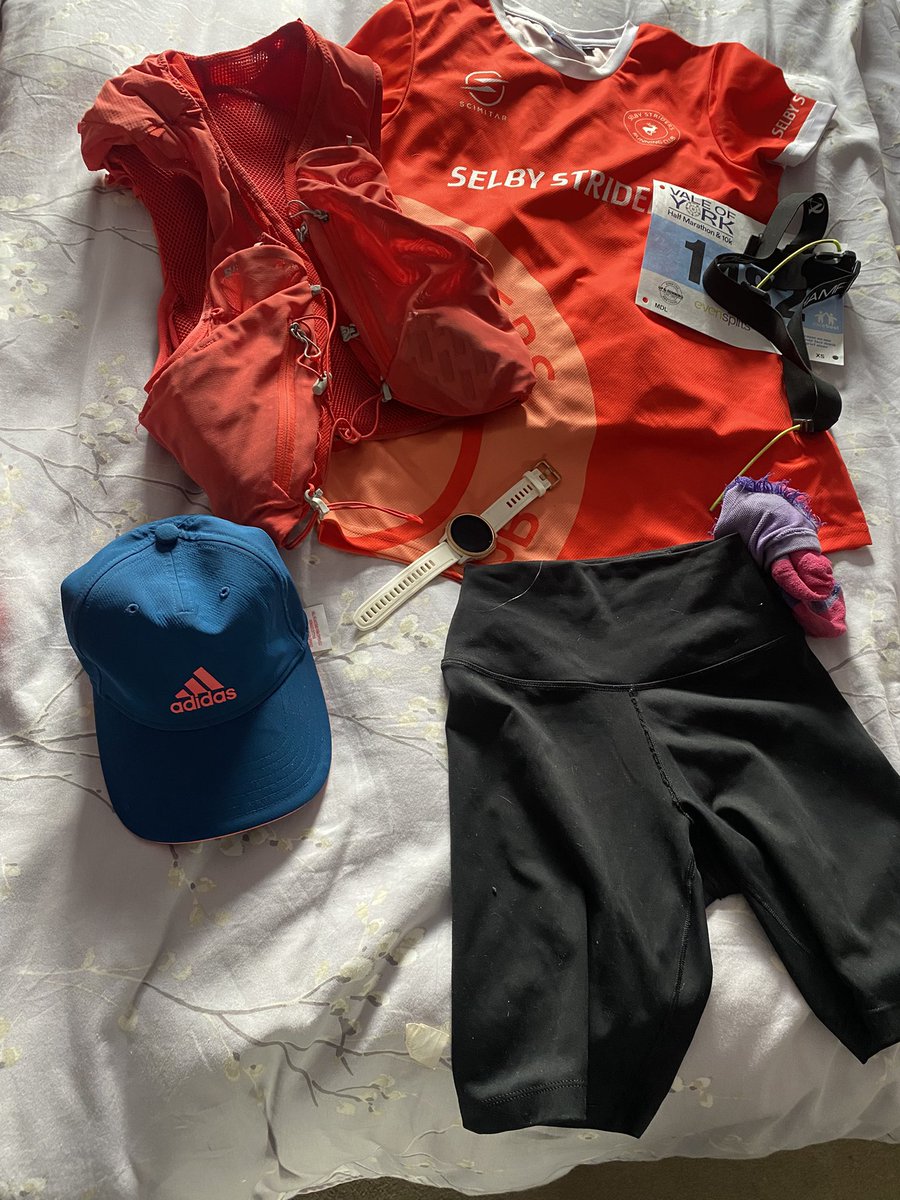 katiecakey123's tweet photo. Shake out run done with a few strides at the end. Flat Katie is all ready for tomorrow. The carbs are eaten, the prep is done… we shall see what tomorrow brings #runninggirl #justkeeprunning #SaturdayMotivation #running https://t.co/MUIIiKGv33