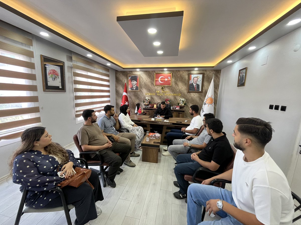 AKGENCLKSIVEREK's tweet photo. Siverek AK Parti Gençlik Kolları Başkanımız Ramazan Acar önderliğinde gerçekleştirdiğimiz toplantımızı başarıyla tamamladık.

Toplantımızda teşkilat çalışmalarımızı değerlendirdik, önümüzdeki dönem planlamalarını ele aldık ve gençliğe yönelik projelerimiz üzerine istişarelerde bulunduk.

#AKPARTİ 
#gençliğinlegeleceğeyönver 

@avyusufibis 
@osmannazlier 
@furkankucukk_ 
@AKGenclikGM 
@Cengizozeyran82 
@RahimeTuysuz 
@akgencliksurfa 
@aksiverek 
@ramazanacar199 
@akkadinsiverek