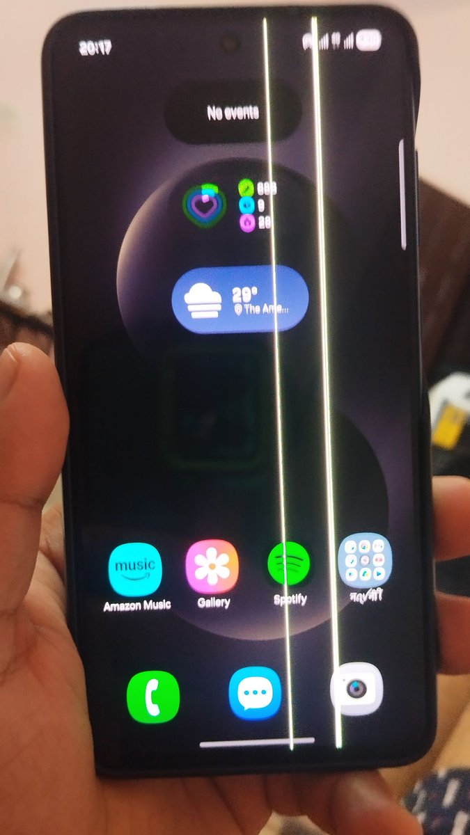 navee9nit's tweet photo. However, Samsung has not addressed why the same defect has reappeared on a Samsung-replaced display.
I request @SamsungIndia senior management to reconsider this case and provide a fair goodwill resolution.
#Samsung #GalaxyS21FE #GreenLineIssue #ConsumerRights https://t.co/7UioTaW3dt