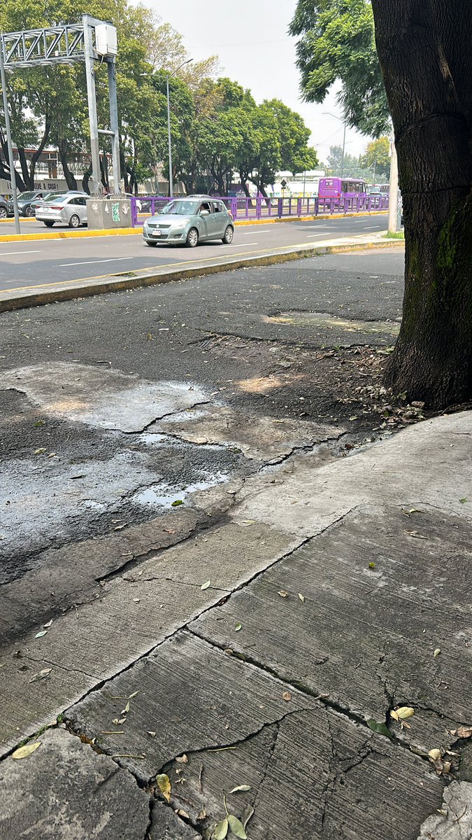 Lizra333's tweet photo. @Alcaldia_Coy pueden arreglar esta parte de la calle por favor es en cerro coporo campestre Churubusco CP 04200 el número es 84 y 90 está se altera el pavimento . Gracias https://t.co/WKTGyJ1yYz