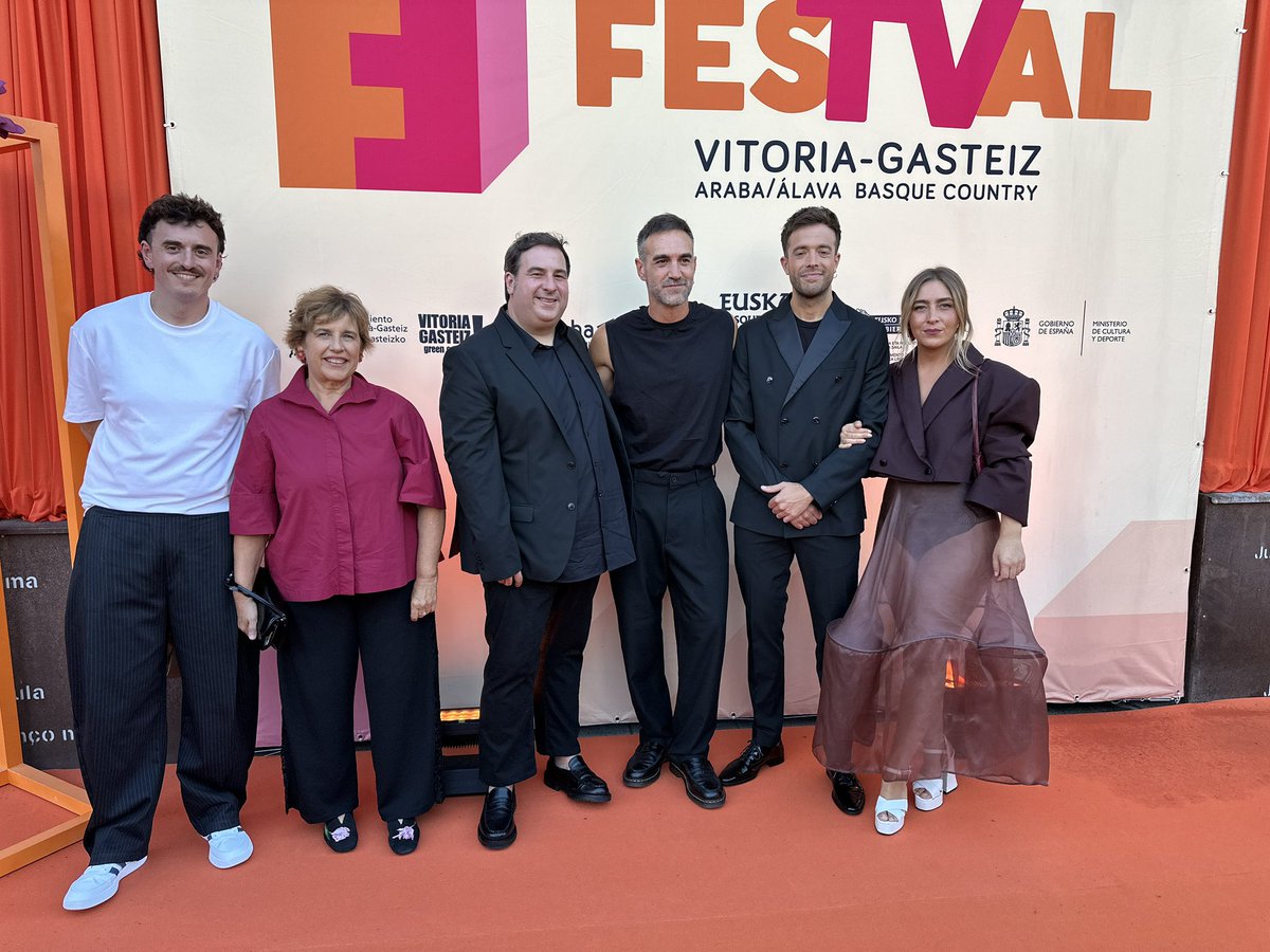 euskaltelebista's tweet photo. 📸🧡 #ARGAZKIAK: #FesTVal #Gasteiz-ko Telebista Jaialdiak Itxiera Gala ospatu du larunbat honetan, irailak 12, Arabako hiriburuko Europa Jauregian
🤩 Aurten ere #EITB-ko ordezkaritza zabala izan da han, baita alfonbra laranjan ere
@FesTVal @EITBofiziala #garena https://t.co/F1Xj7O6YgG