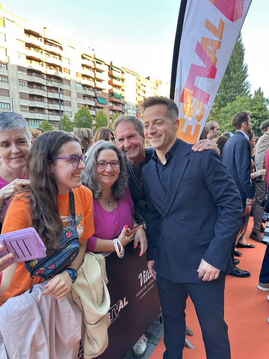 euskaltelebista's tweet photo. 📸🧡 #ARGAZKIAK: #FesTVal #Gasteiz-ko Telebista Jaialdiak Itxiera Gala ospatu du larunbat honetan, irailak 12, Arabako hiriburuko Europa Jauregian
🤩 Aurten ere #EITB-ko ordezkaritza zabala izan da han, baita alfonbra laranjan ere
@FesTVal @EITBofiziala #garena https://t.co/F1Xj7O6YgG