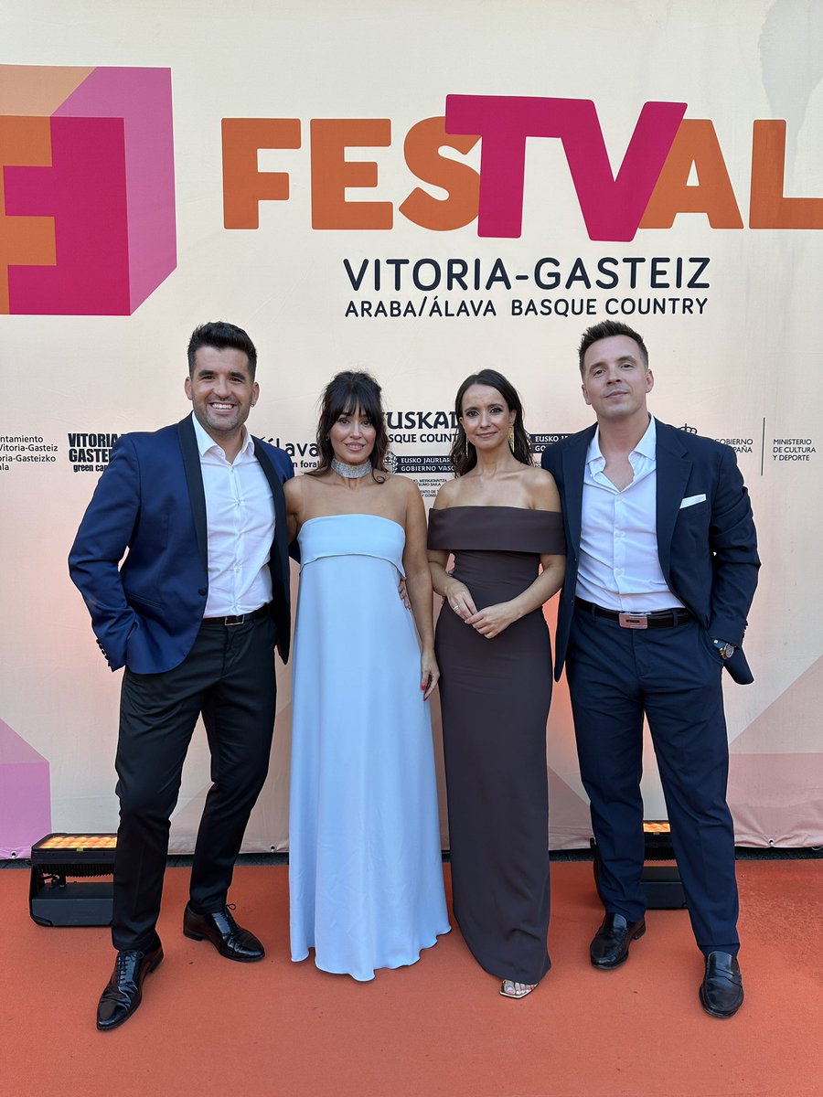euskaltelebista's tweet photo. 📸🧡 #ARGAZKIAK: #FesTVal #Gasteiz-ko Telebista Jaialdiak Itxiera Gala ospatu du larunbat honetan, irailak 12, Arabako hiriburuko Europa Jauregian
🤩 Aurten ere #EITB-ko ordezkaritza zabala izan da han, baita alfonbra laranjan ere
@FesTVal @EITBofiziala #garena https://t.co/F1Xj7O6YgG